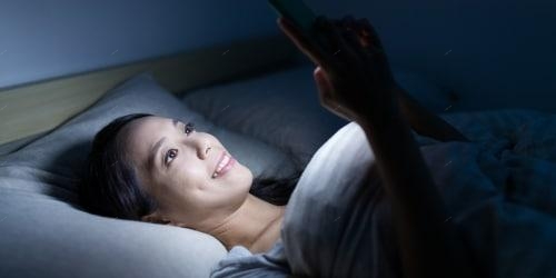 мобилен телефон преди сън